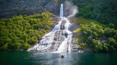 Hellesylt: Guided Geirangerfjord Boat Tour - Who should book this tour (and who should think twice)