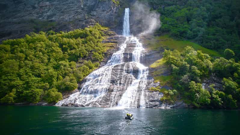 Hellesylt: Guided Geirangerfjord Boat Tour - Who should book this tour (and who should think twice)