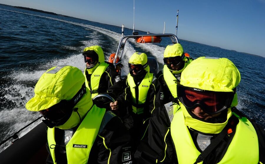 Helsinki: City and Outer Islands Guided RIB Boat Tour - Full Throttle Moment: When the Sea Opens Up