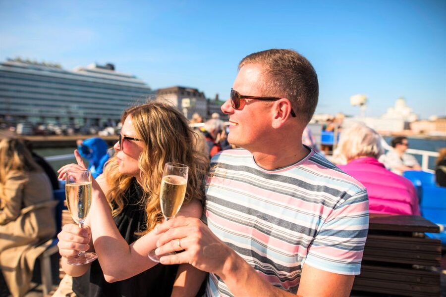 Helsinki: Hop-On Hop-Off Bus and Sightseeing Boat Tour - Switching gears to the sightseeing boat from Market Square