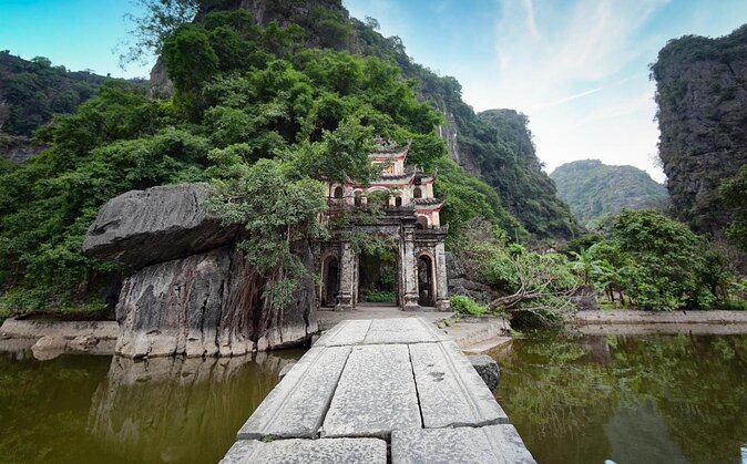 Hoa Lu Tam Coc Full-Day DELUXE Tour Including BUFFET LUNCH & River Boat Ride - Key moments you shouldn’t miss
