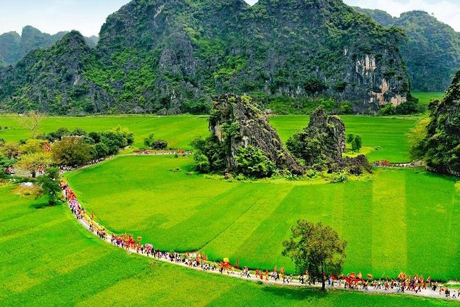 Hoa Lu Tam Coc Full-Day DELUXE Tour Including BUFFET LUNCH & River Boat Ride - Getting From Hanoi to Ninh Binh: the long drive is part of the deal