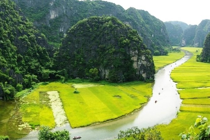 Hoa Lu Tam Coc Full-Day DELUXE Tour Including BUFFET LUNCH & River Boat Ride - Tam Coc on the Ngo Dong River: caves, feet-rowing, and real scenery payoff