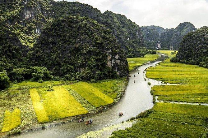 Hoa Lu Tam Coc Full-Day DELUXE Tour Including BUFFET LUNCH & River Boat Ride - What can go wrong: weather, pressure at the end of the ride, and transport comfort