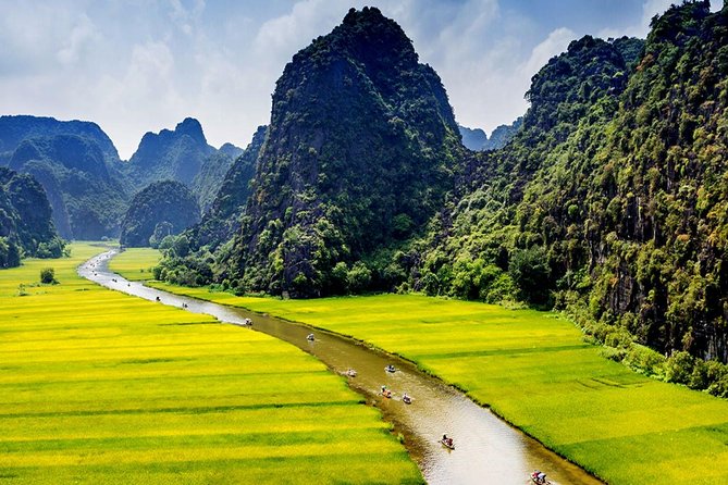 Hoa Lu Tam Coc Full-Day DELUXE Tour Including BUFFET LUNCH & River Boat Ride - Hoa Lu Temples of the Dinh & Le Dynasties: imperial Vietnam, in a calm setting
