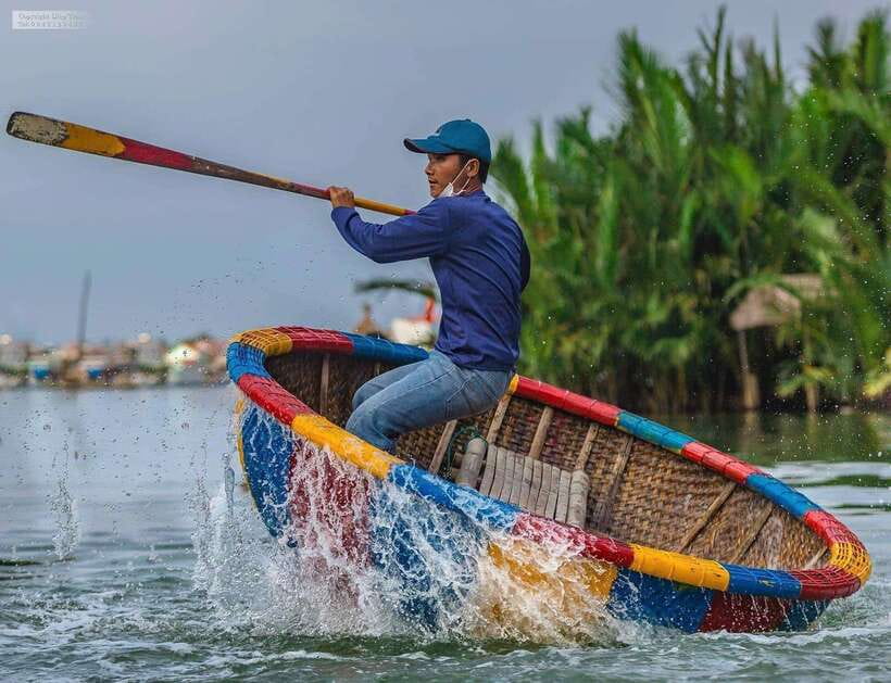 Hoi An: Coconut Basket Boat Ride by Hangcoconut - Crab fishing and net practice: the “hands-on” part that makes it worth it