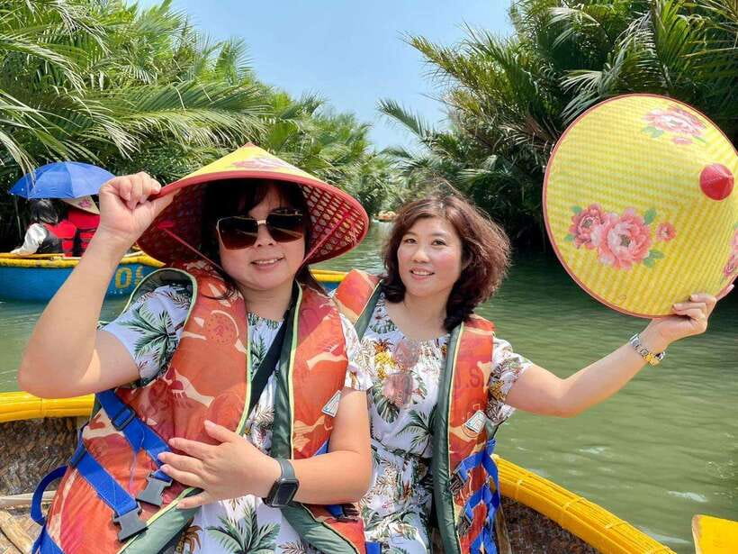 Hoi An: Coconut Basket Boat Ride by Hangcoconut - The river scenery: coconut canals, quiet water, and war stories