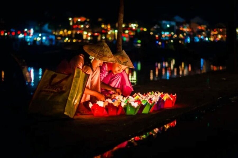 Hoi An : Hoai River Boat Trip by Night and Floating Lantern - Photo tips on a short ride (without making it a production)
