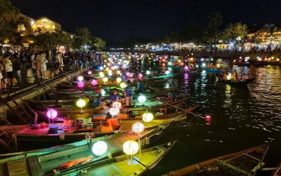 Hoi An : Hoai River Boat Trip by Night and Floating Lantern - Price and value: why an $8 ticket can feel like a bargain