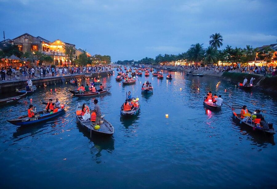 Hoi An Lantern Boat Ride on the Thu Bon River - Finding The Dock Near 140 Tran Phu (Kazimierz Kwiatkowski Bust)