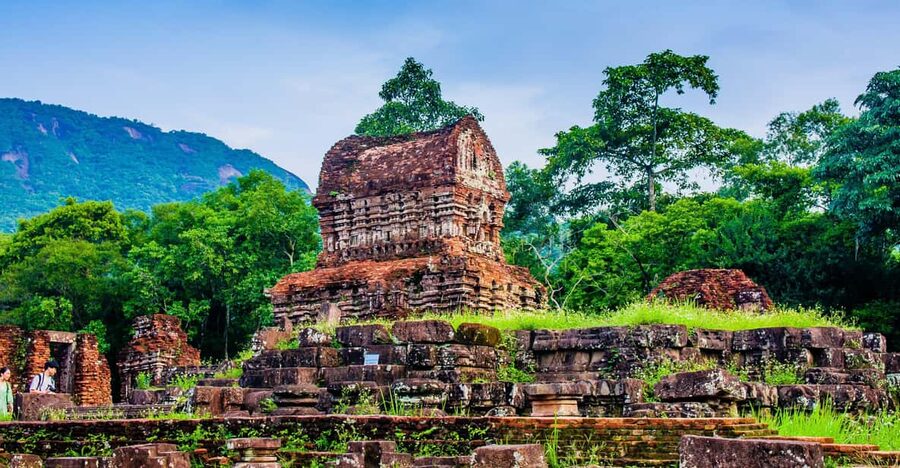 Hoi An: My Son Sanctuary Guided Tour with Boat Ride & Lunch - Lunch choices on the day trip: noodles vs banh mi, and the timing question