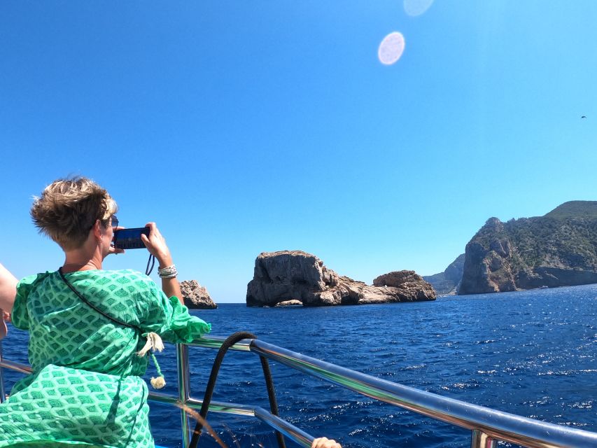 Ibiza: Boat Trip to Margaritas Islands and Aquarium Ticket - Ses Margalides Aperitif and Local Snacks on the Way Back