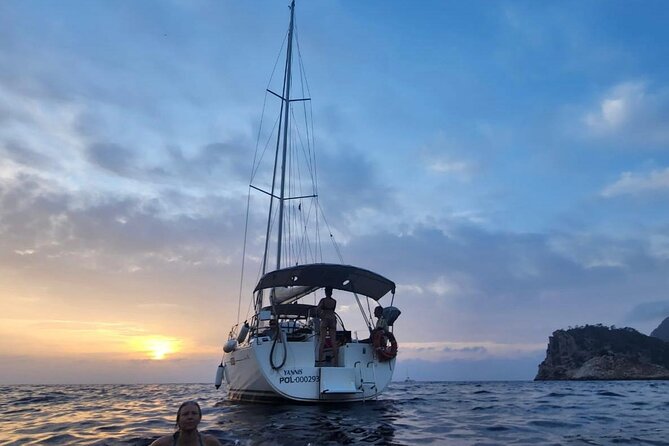 Ibiza sunset boat trip with appetizers and champagne, 6 guests - Timing and how long you’re actually on the water