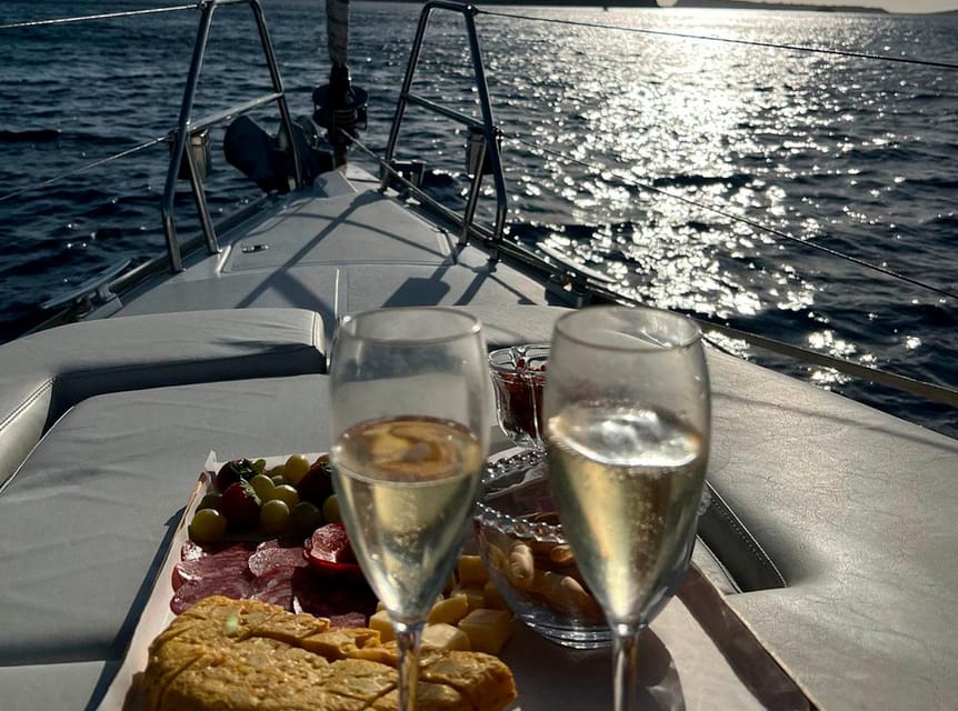 Ibiza: Sunset boat trip with appetizers, only up to 6 guests - A 2.5-Hour Sail That Actually Has a Plan
