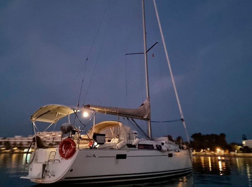 Ibiza: Sunset boat trip with appetizers, only up to 6 guests - Appetizers and Drinks: Enough to Feel Like an Event