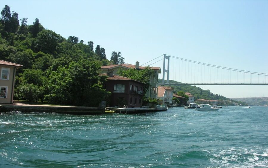 Istanbul: Bosphorus Sightseeing Boat Tour with Guide - Key highlights to look for on this Bosphorus cruise