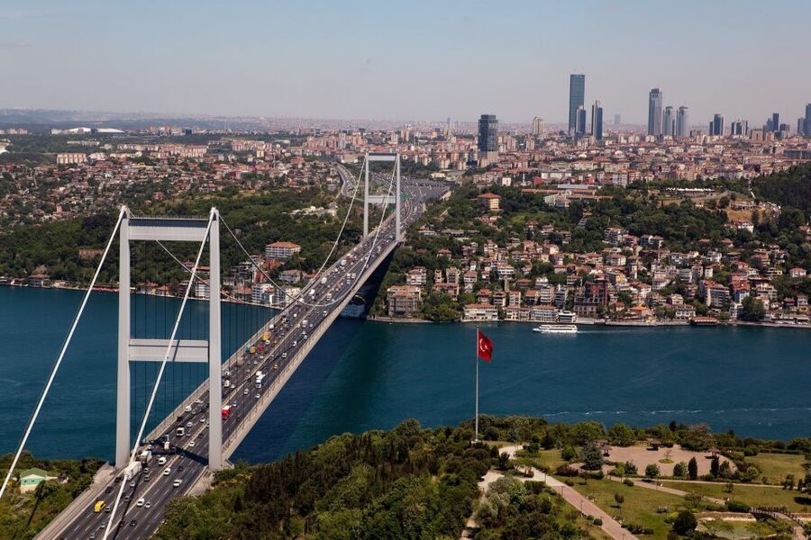 Istanbul: Bosphorus Sightseeing Boat Tour with Guide - Meet at Divanyolu Street, then get to the dock the easy way