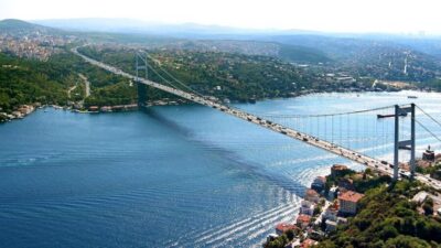 Istanbul: Bosphorus Sightseeing Boat Tour with Guide - The route through the Bosphorus Strait: what you’ll actually see