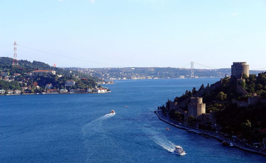 Istanbul: Bosphorus Sightseeing Boat Tour with Guide - Timing: making 2 hours work without rushing your day