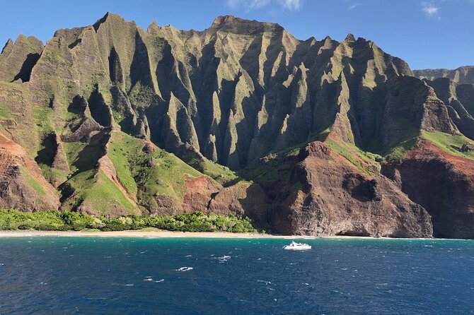 Kauai: Na Pali Sunset & Sightsee Boat Tour - Why a Na Pali sunset cruise hits harder than photos