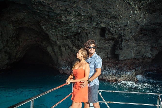 Kauai: Na Pali Sunset & Sightsee Boat Tour - What actually changes on your day: ocean conditions and snorkeling rules