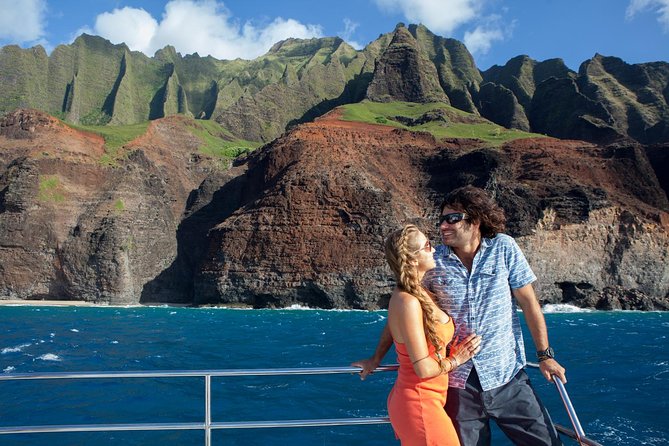Kauai: Na Pali Sunset & Sightsee Boat Tour - Should you book this Na Pali sunset & sightseeing boat tour?