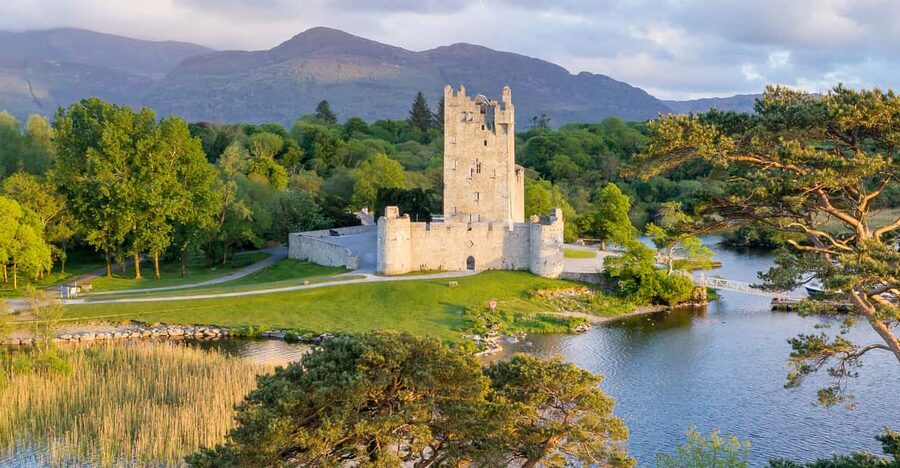 Killarney: Gap of Dunloe Pony, Trap & Traditional Boat Tour - Kate Kearney’s Cottage start: easy meeting, classic Killarney energy