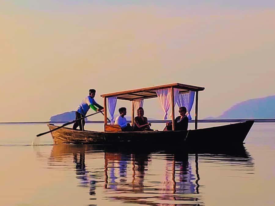 Ko Lanta: Sunrise Gondola Boat Ride with Breakfast - The Boardwalk Moment: Wooden Gondola, Low Tide, and Steep Access