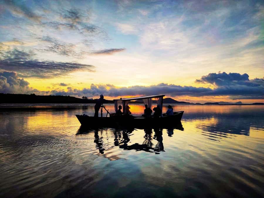 Ko Lanta: Sunrise Gondola Boat Ride with Breakfast - The Return Cruise: Macaques, Crabs, and That Last Stretch Before 8:00