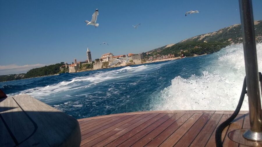 Krk:Rab & Pag Boat Trip with Swimming & City Tour with lunch - Lunch at Sea and the Seagull Photo Moment