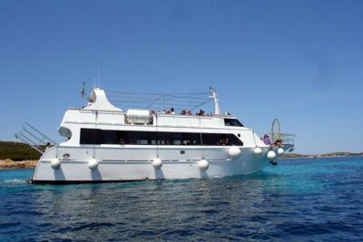 La Maddalena Archipelago Boat Tour from Palau - Getting on the boat in Palau: timing, parking, and check-in
