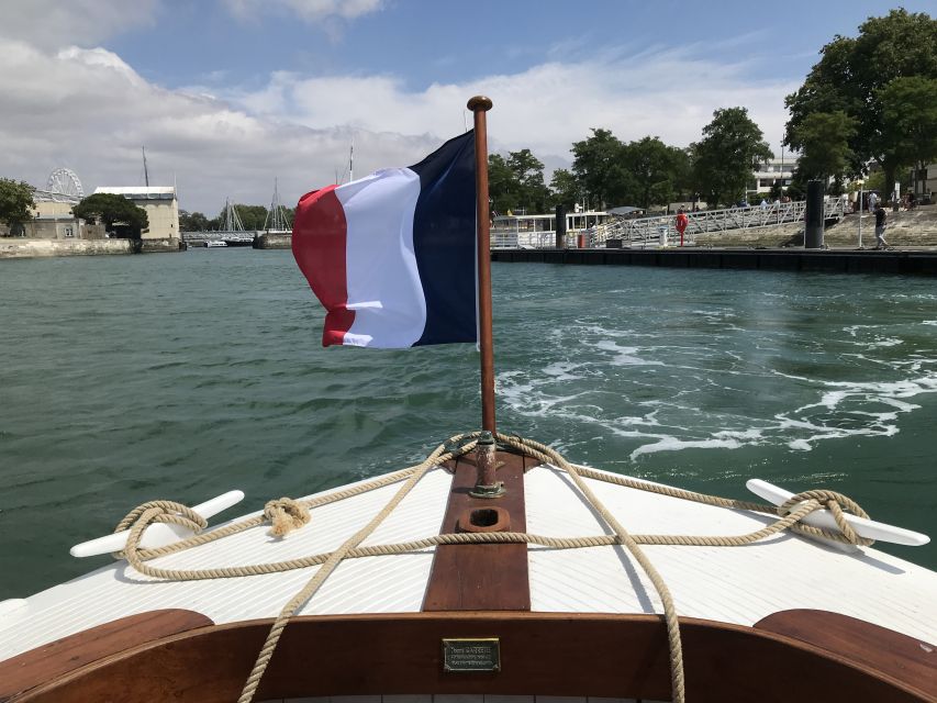 La Rochelle: 1-Hour-15-Min Boat Tour of the Bay - The onboard experience: breeze, boat type, and real comfort