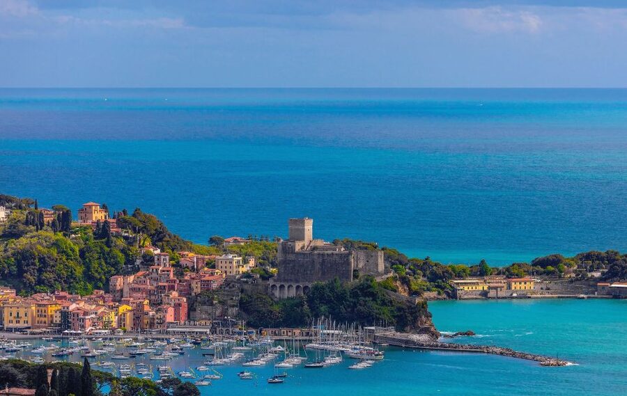 La Spezia: Cinque Terre and Portovenere Full-Day Boat Tour - Food and drinks onboard: Ligurian comfort food, not snack mode