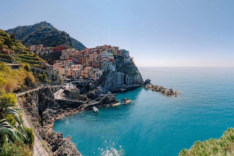 La Spezia: Cinque Terre and Portovenere Full-Day Boat Trip - Leaving La Spezia: Mirabello port and the Dennis meet-up