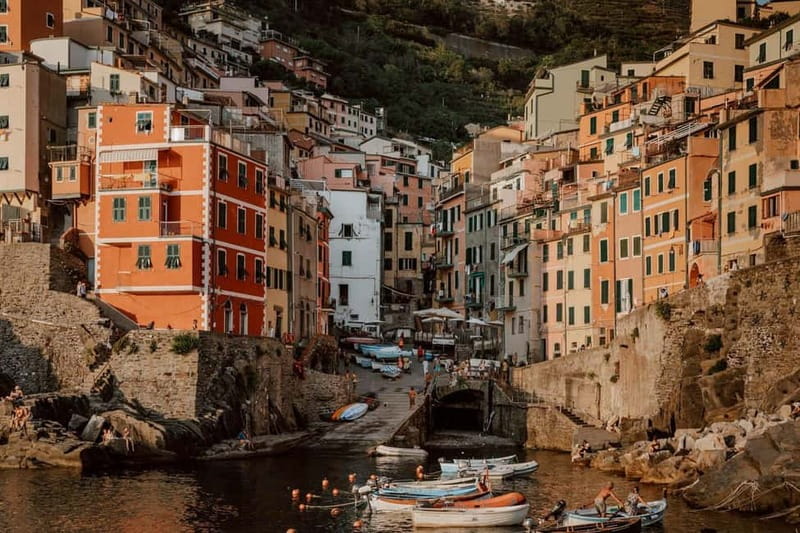 La Spezia: Cinque Terre Sunset Boat Tour with Appetizers - 5 key things you’ll notice on this Cinque Terre sunset boat