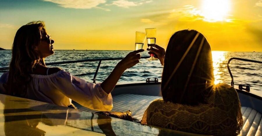 La Spezia: Sunset Boat Tour with Aperitivo and Snacks - Why this La Spezia sunset boat tour feels worth the money