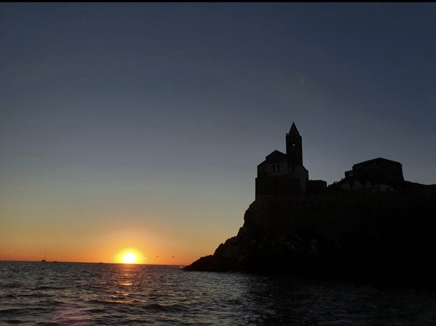 La Spezia: Sunset Boat Tour with Aperitivo and Snacks - The route: Torre Scola, Palmaria, Tino, and Tinetto