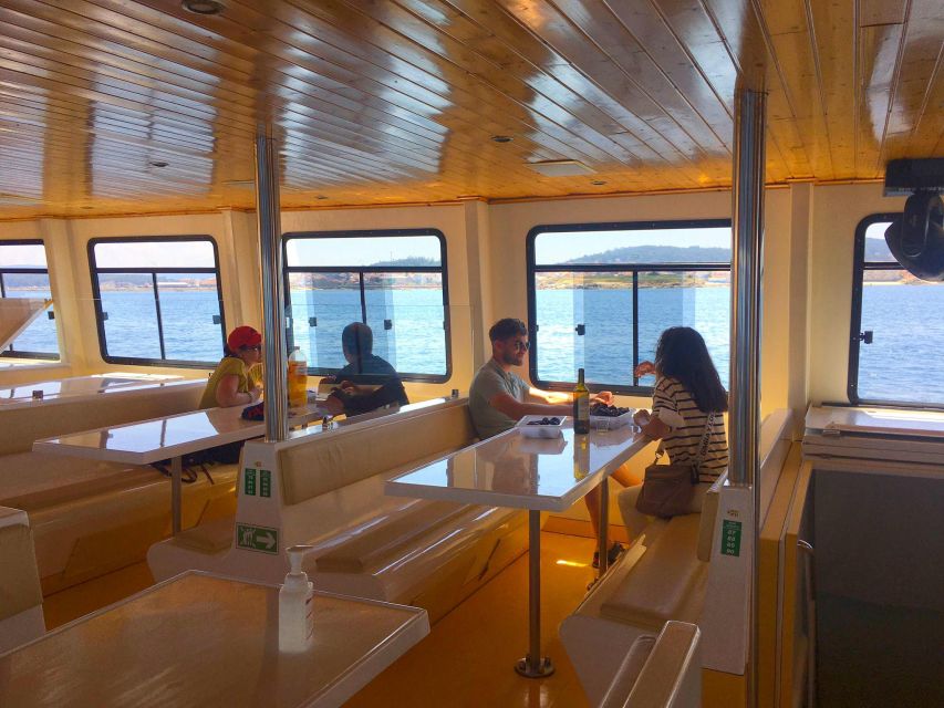 La Toja: Boat Tour at the Arousa estuary with mussel tasting - Watching Shellfish Work Up Close on the Ría de Arousa