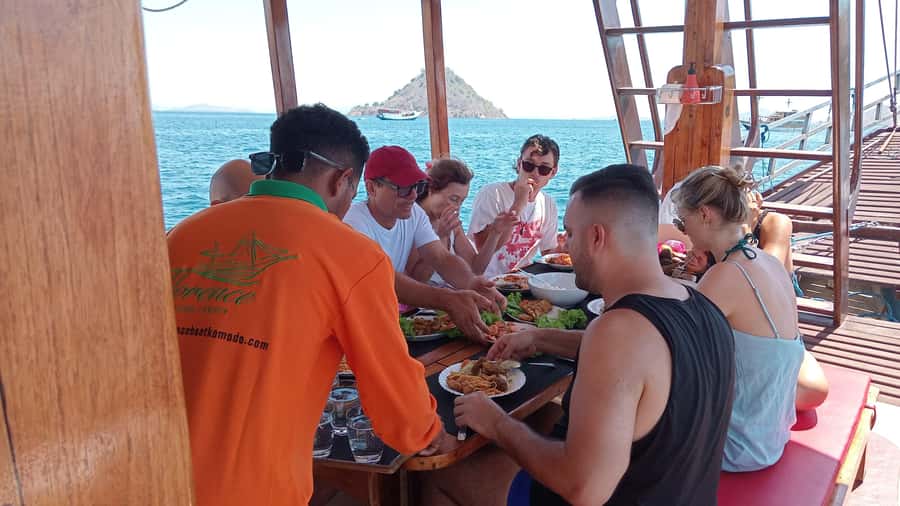 Labuan Bajo: 2D1N Komodo & Pink Beach Shared Boat Tour - Day 1: Kelor Island for views, then Manjarite for real reef time