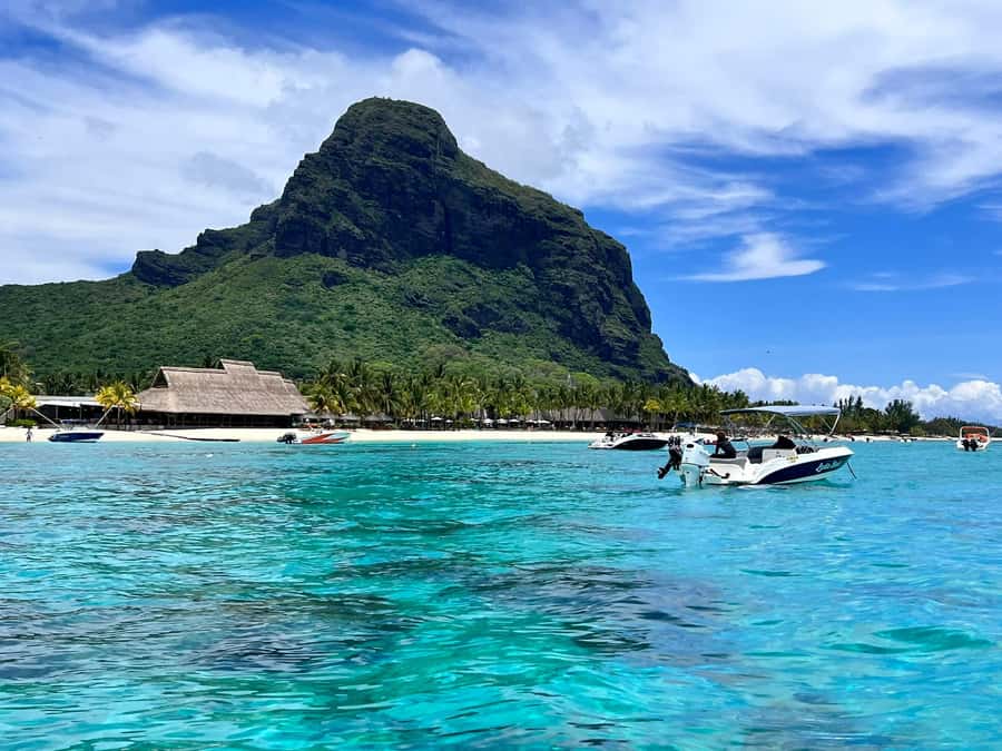 Le Morne: Private Boat Tour Dolphin-Watching & swimming - What to bring (and how to make the day easier)