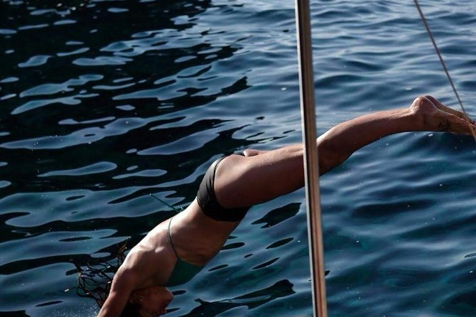 Lipari and Vulcano Private Boat Tour (7 hours) - What you actually get on board: wine, bruschetta, towels, and snorkel gear