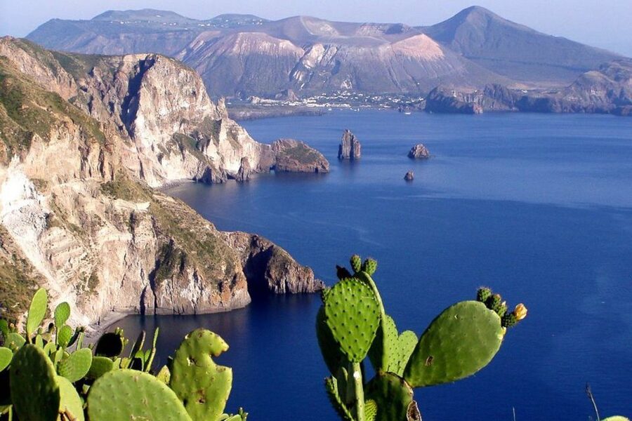 Lipari: Boat Tour of Vulcano Island with Disembarkation Stop - Sailing the Aeolian coast: how the cruise part feels