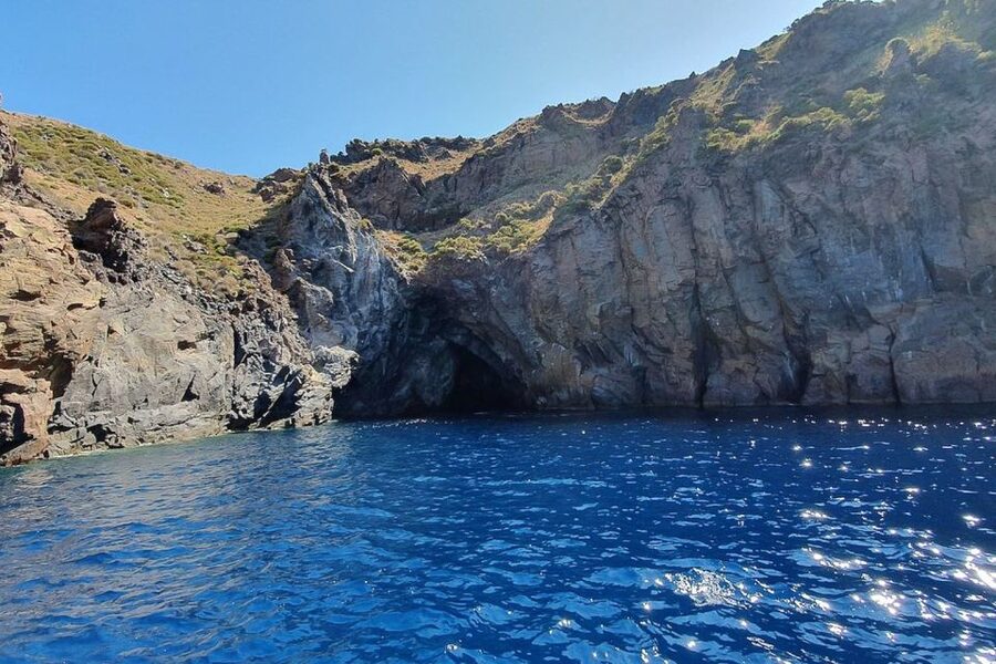 Lipari: Boat Tour of Vulcano Island with Disembarkation Stop - Meeting in Lipari: the S. Giuseppe, 12 start