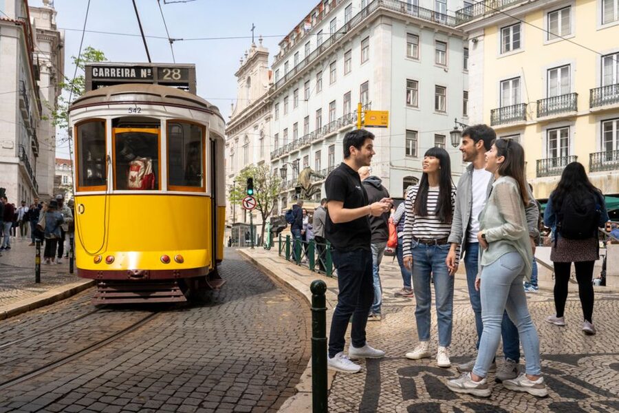 Lisbon: Helicopter Ride, Boat Trip, & Old Town Walking Tour - The Return: Air-Conditioned Van Back to City Center