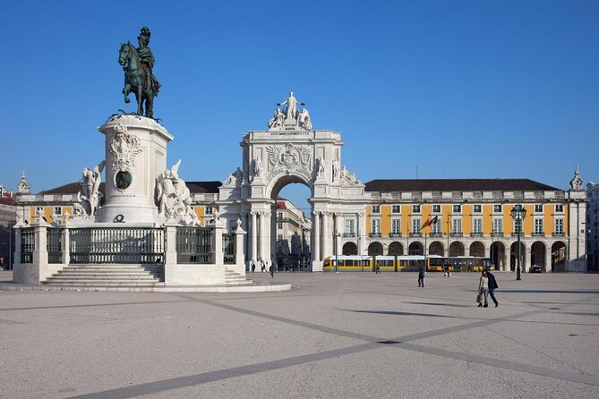 Lisbon Private Luxury Boat Tour with Welcome Drink - The discoveries monument: Infante Dom Henrique’s legacy, explained where it makes sense