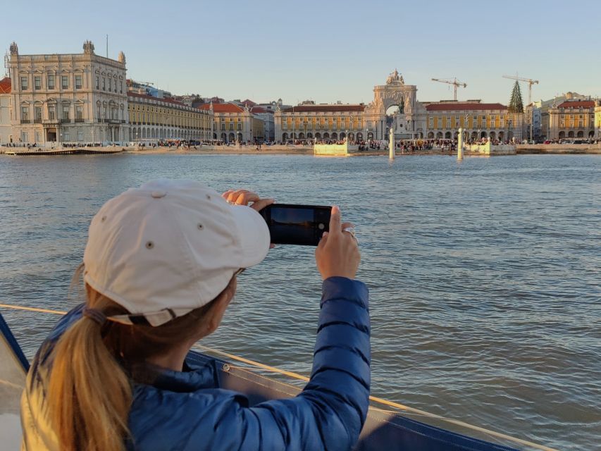 Lisbon: Scenic Day & Sunset Boat Tour with a Drink - The boat, the crew, and the onboard comforts that matter