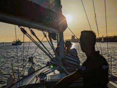 Lisbon: Scenic Day & Sunset Boat Tour with a Drink - Meeting point at HYPAFAMILY: how to start without stress
