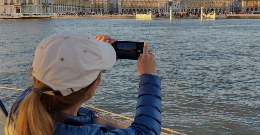 Lisbon: Scenic Day & Sunset Boat Tour with a Drink - Cristo Rei and the 25 de Abril Bridge: the Lisbon power duo