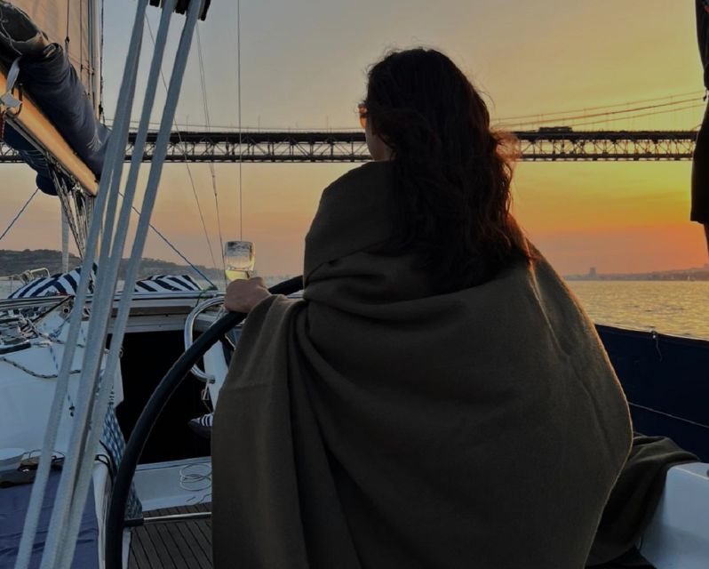 Lisbon: Scenic Day & Sunset Boat Tour with a Drink - What’s included: the drink, snacks, and the extras you’ll actually use