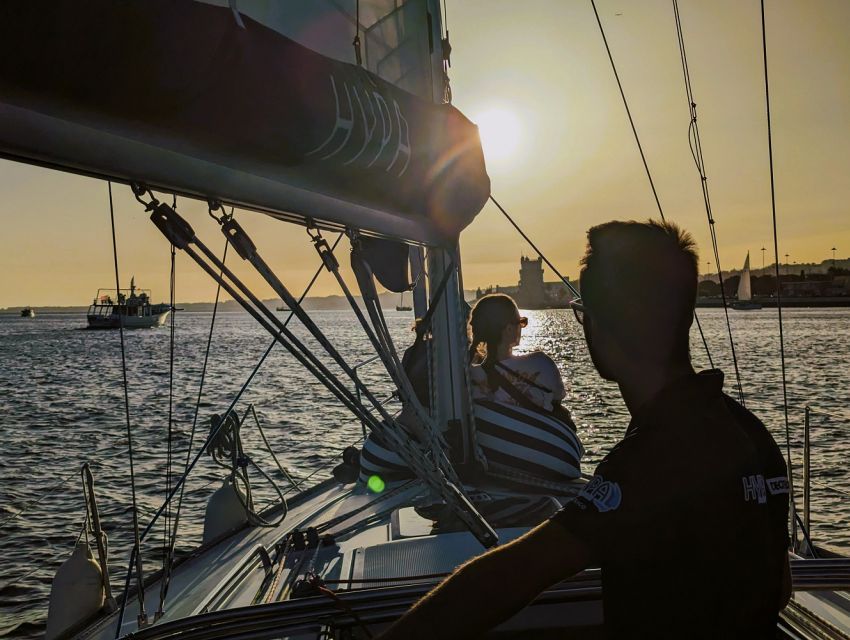 Lisbon: Scenic Day & Sunset Boat Tour with a Drink - Meeting point at HYPAFAMILY: how to start without stress